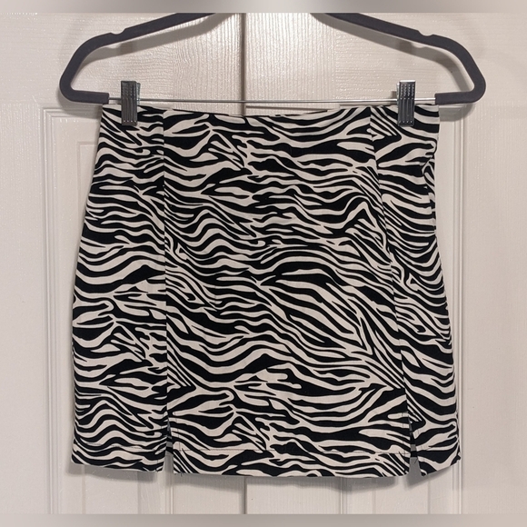 5/$25. Eyeshadow zebra print skirt - Picture 2 of 6